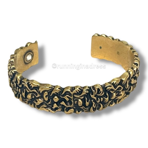 Gucci Lion Mane Cuff Bracelet In Aged Gold-tone With Crystal - Picture 2 of 13